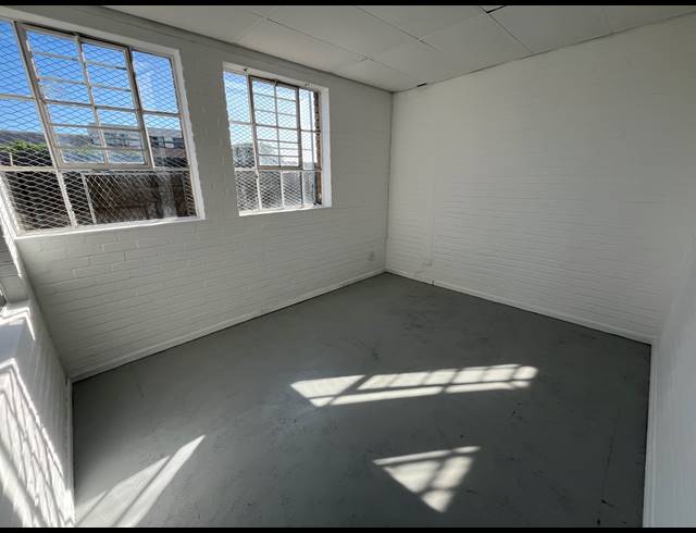 300M² WAREHOUSE TO LET IN MAITLAND
